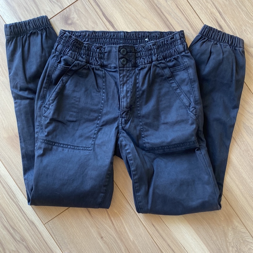 American Eagle black cargo jeans